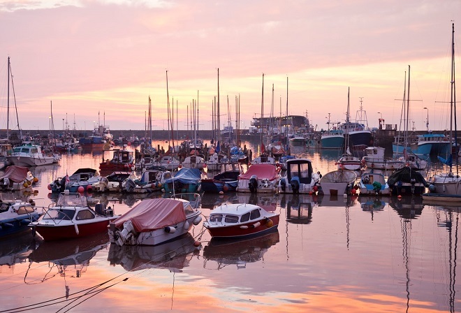 leisure boats tied up, the sun is setting