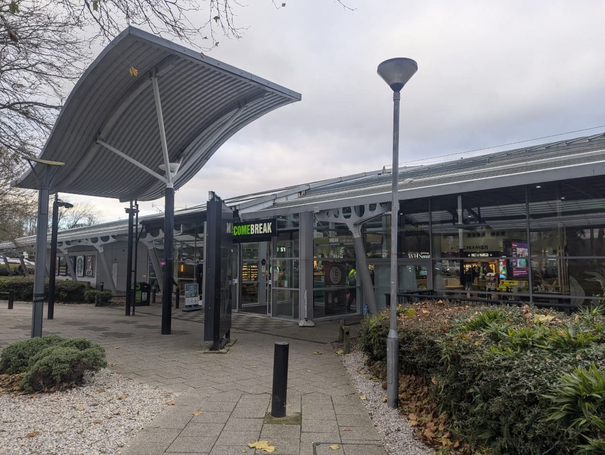 M25 - South Mimms Services - Welcome Break