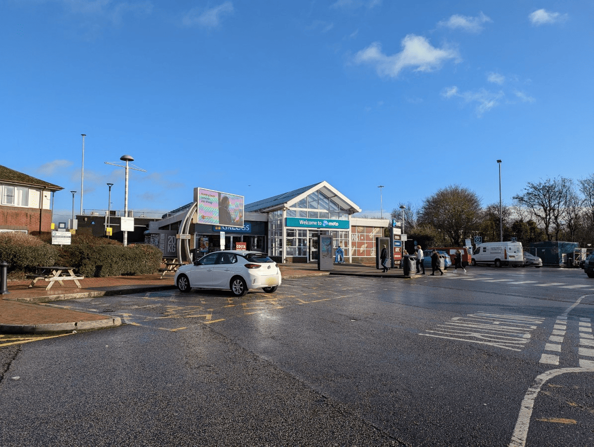 M62 - Birch Services - Eastbound - Moto