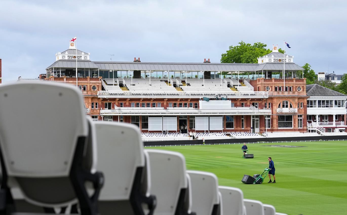 Groundstaff expertly maintaining the green at Lord's