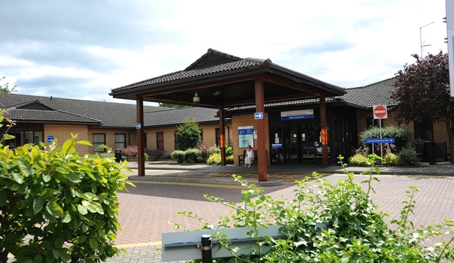 Photo of main entrance at Stamford Hospital