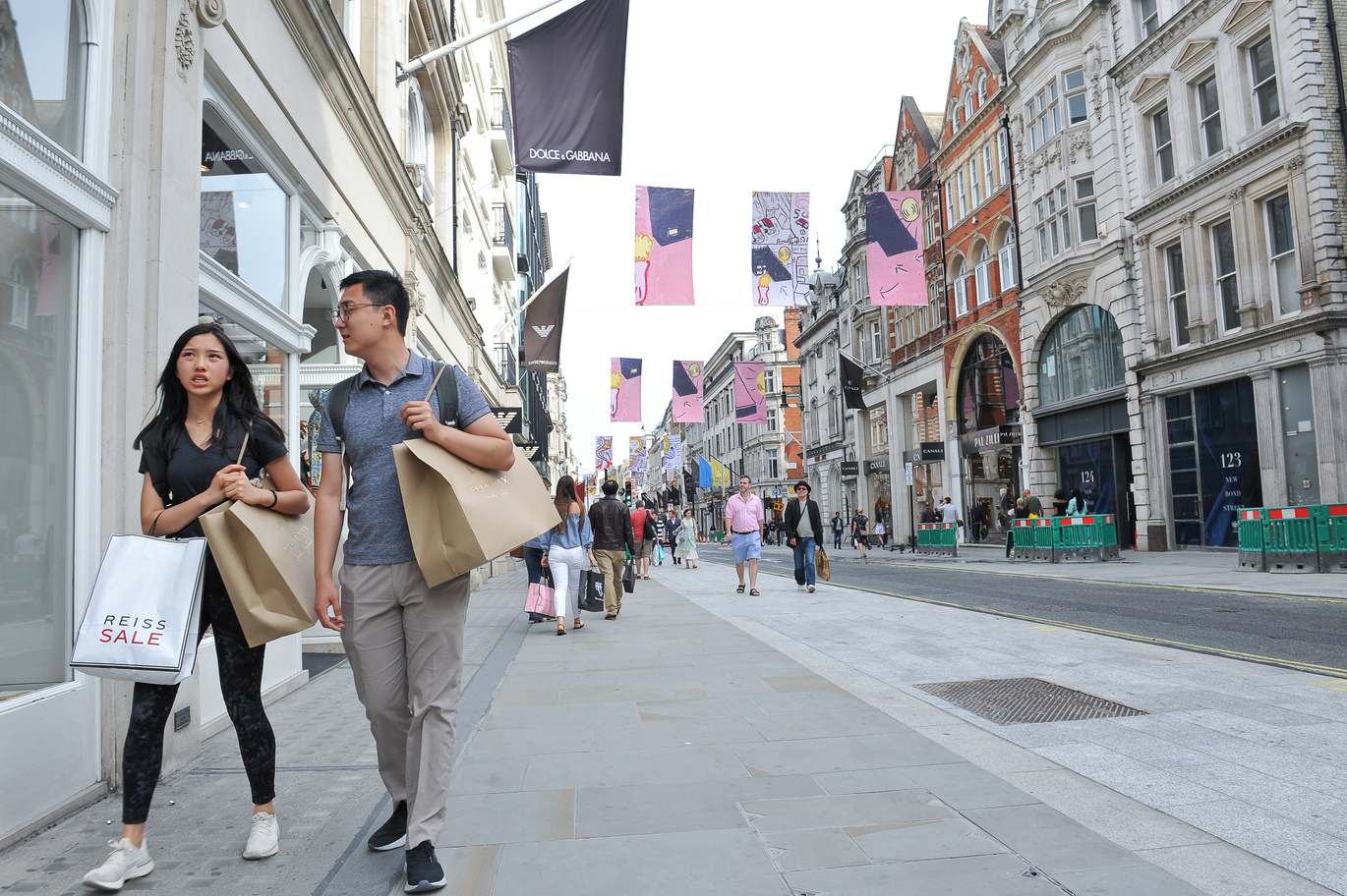 Photo of shoppers on Bond Street