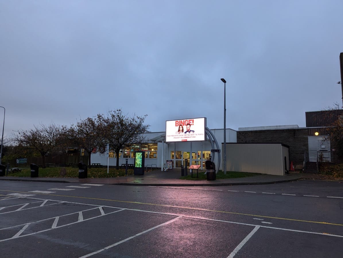 M48 - Severn View Services - Moto