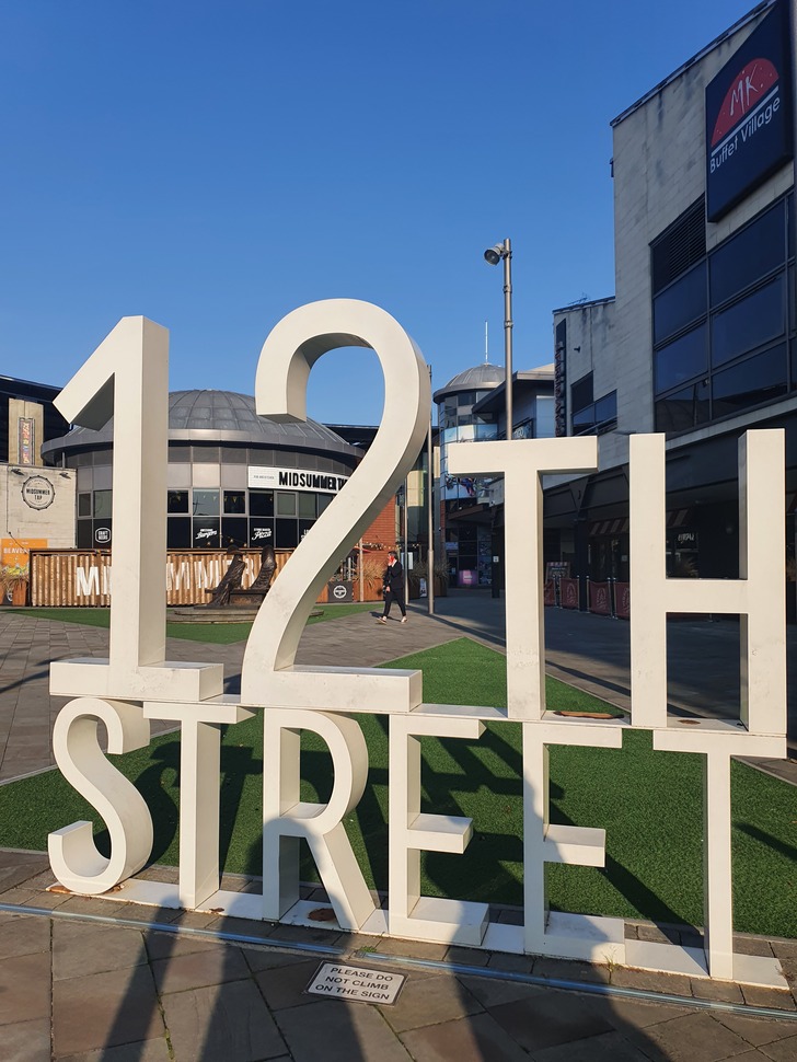 12th street signage