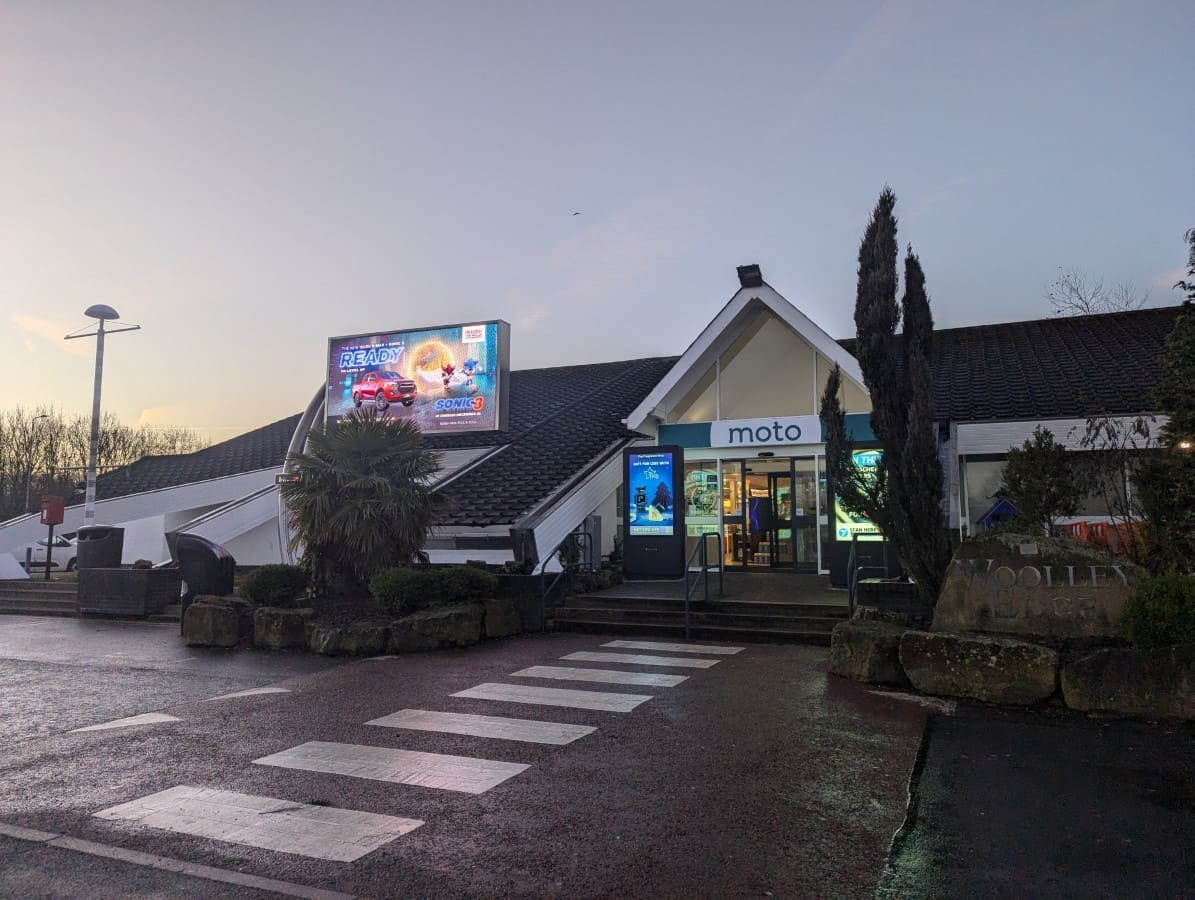 M1 - Woolley Edge Services - Northbound - Moto